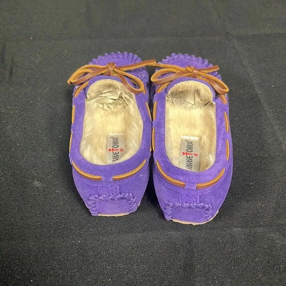 Minnetonka Child’s Cassie Purple Slipper (2923) - Picture 3 of 7